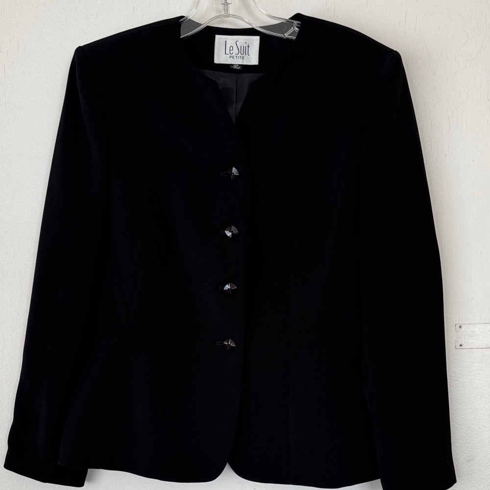 Le Suit Women's Collarless Black Fitted Blazer. Size 10 Petite
